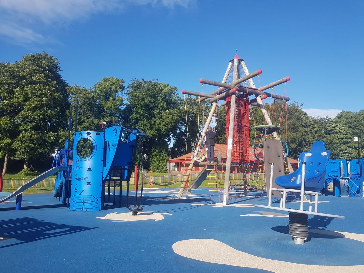 Rouken Glen Park - adventure play park