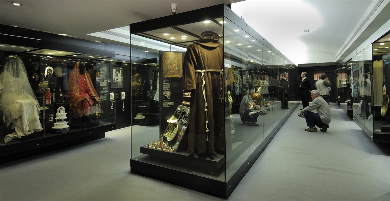 St Mungo Museum of Religious Life and Art - Religious clothing